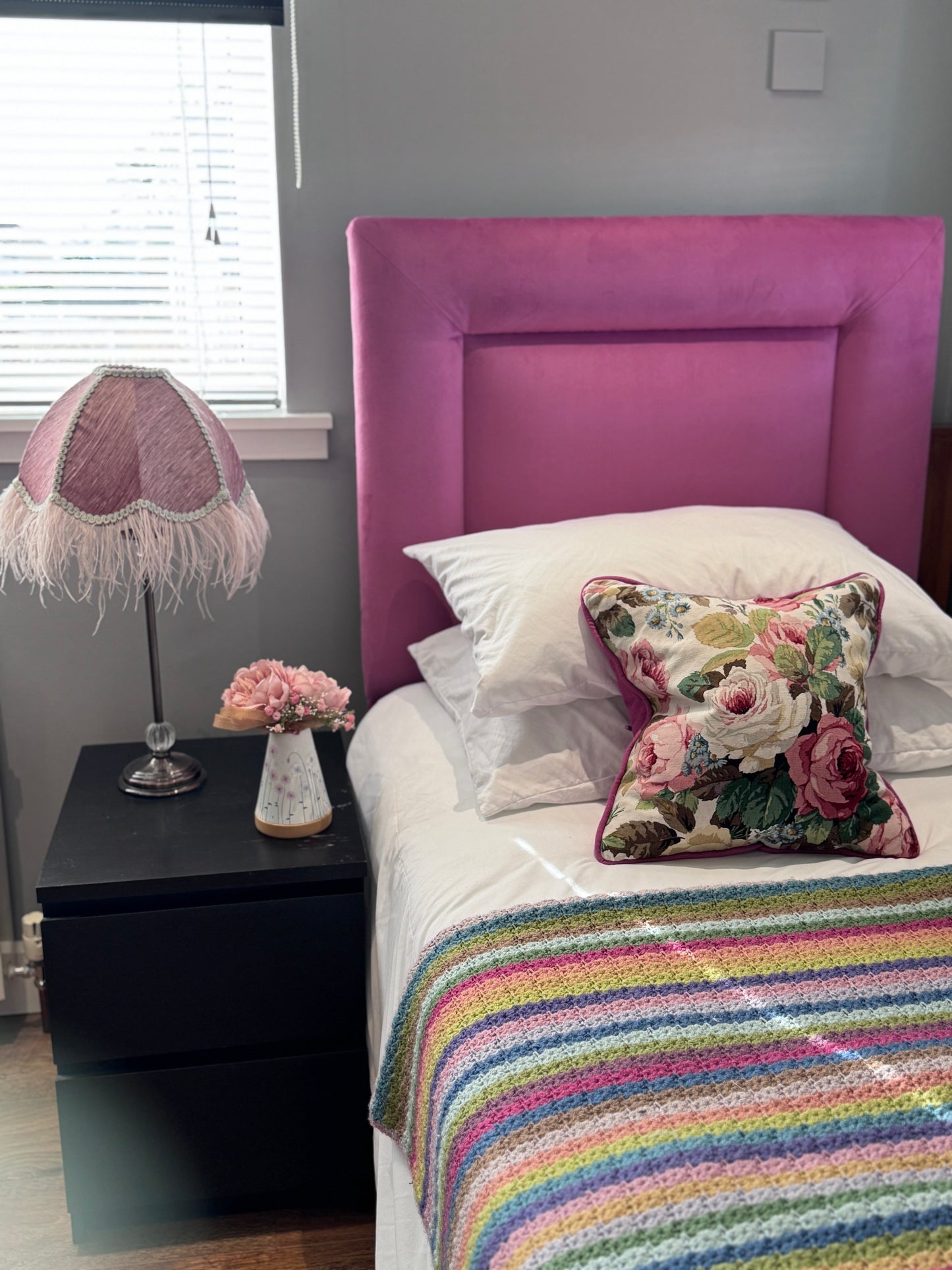 BORDERED HEADBOARD - SINGLE