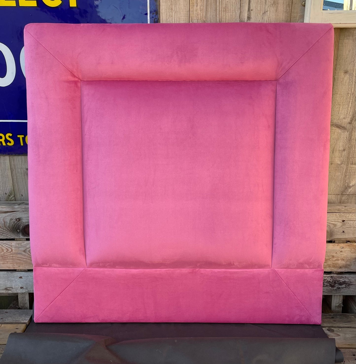 BORDERED HEADBOARD - SINGLE